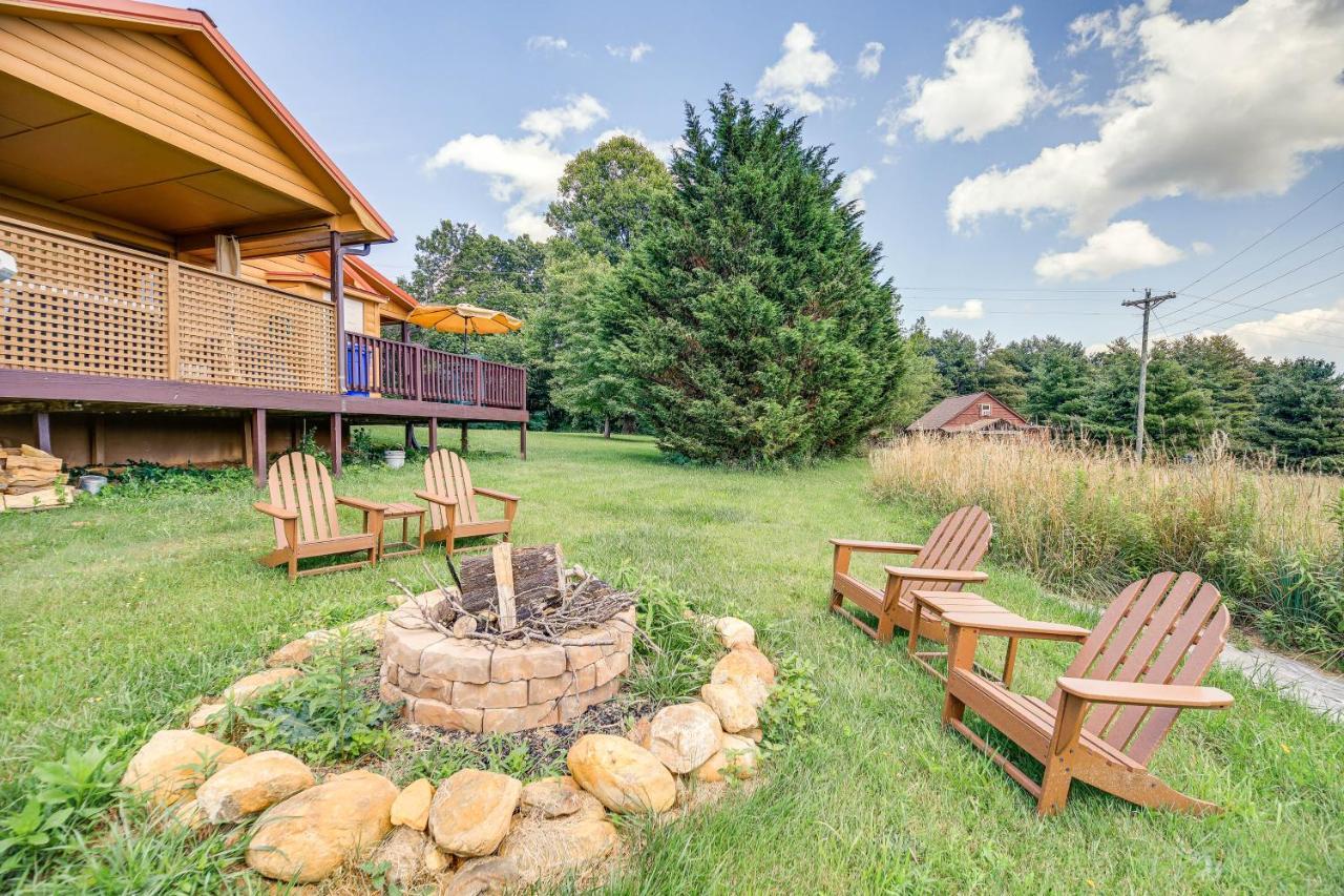 Blue Ridge Mountain Cabin With Views And Hot Tub Sparta Exterior photo