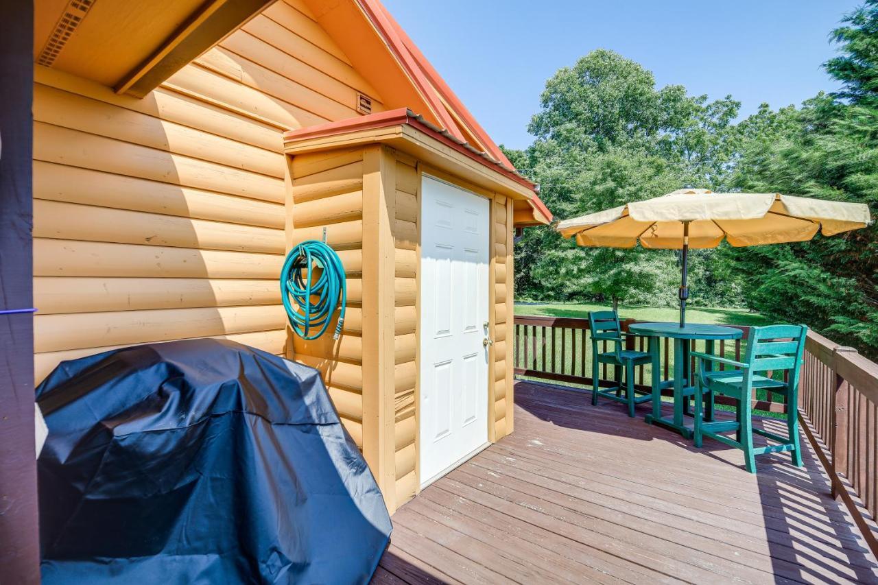 Blue Ridge Mountain Cabin With Views And Hot Tub Sparta Exterior photo