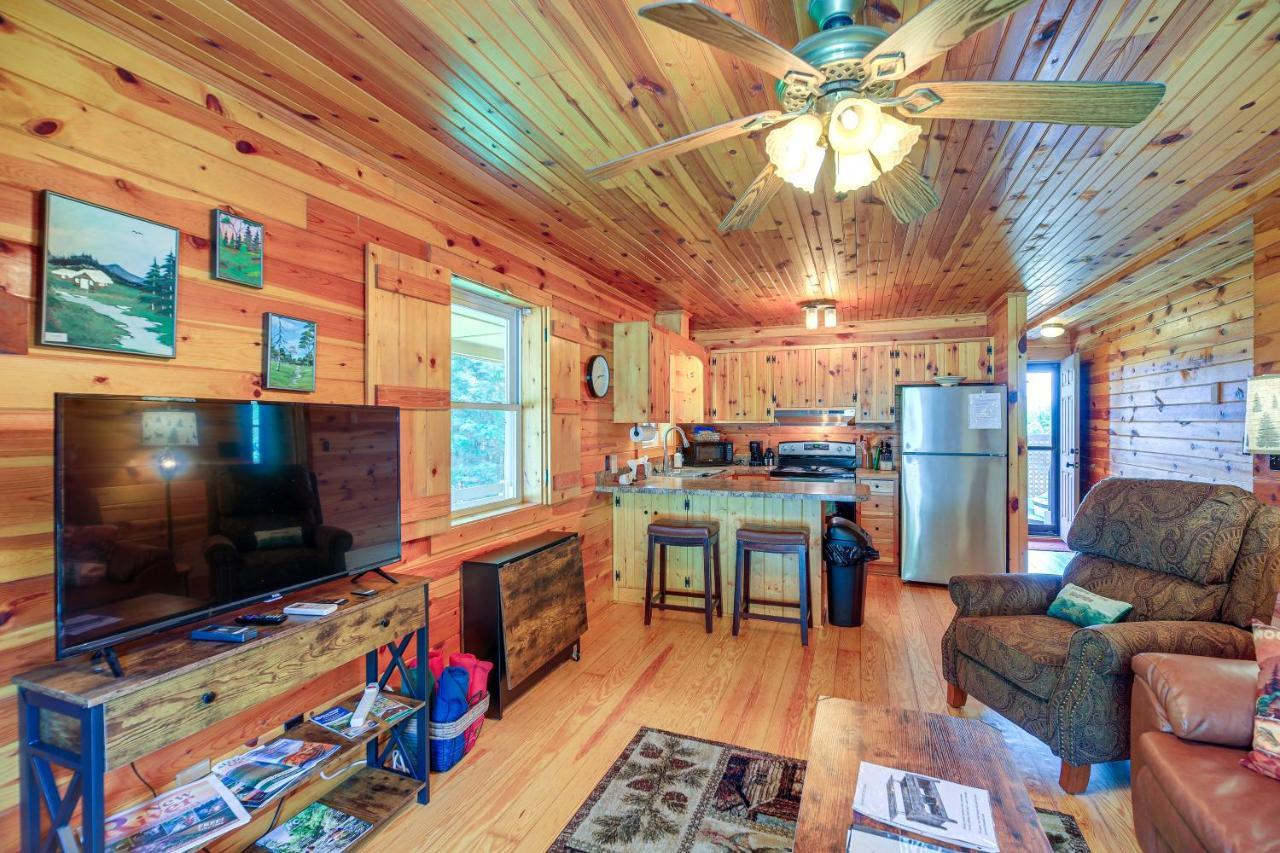 Blue Ridge Mountain Cabin With Views And Hot Tub Sparta Exterior photo